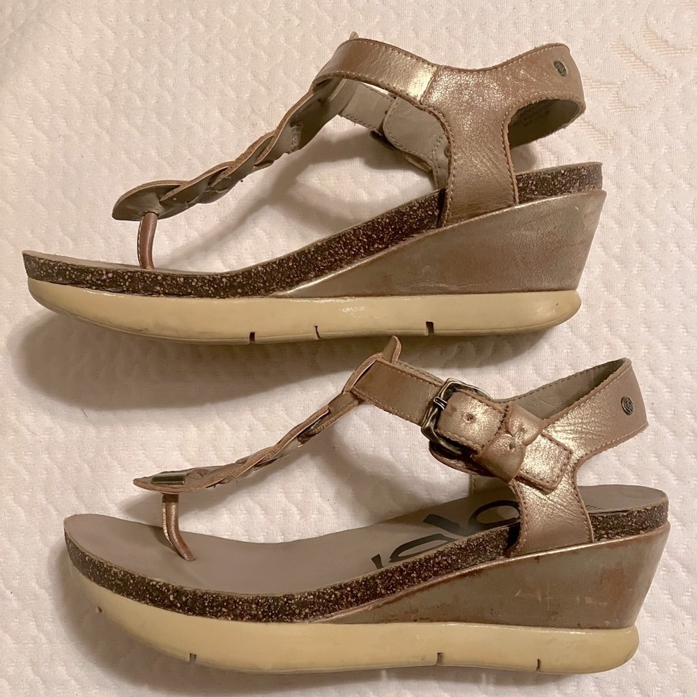 Sz 7.5 OTBT Graceville Gold Leather Sandal